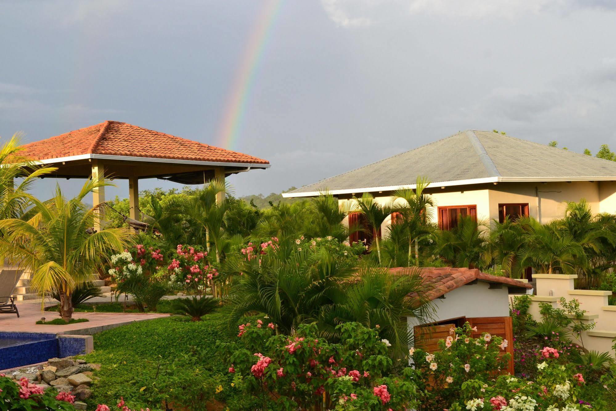 Soma Surf Resort Tola Exterior foto